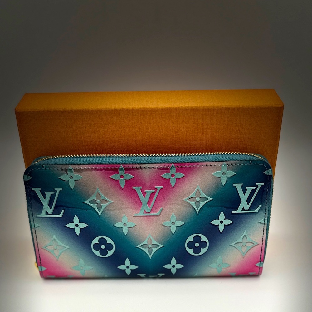 Louis Vuitton Zippy wallet